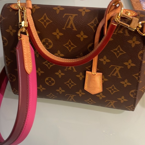 Authentic LV Cluny Bag in Monogram - Picture 8 of 10
